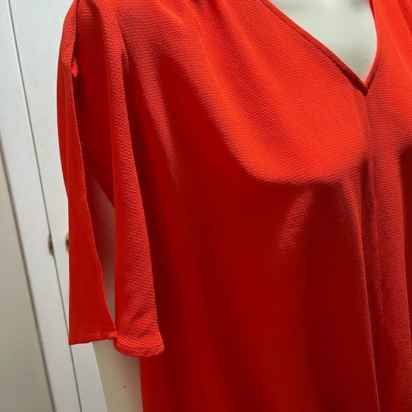 CHAUS Red Blouse with split sleeves & tie in the Front. SIZE: 2X - Picture 5 of 9